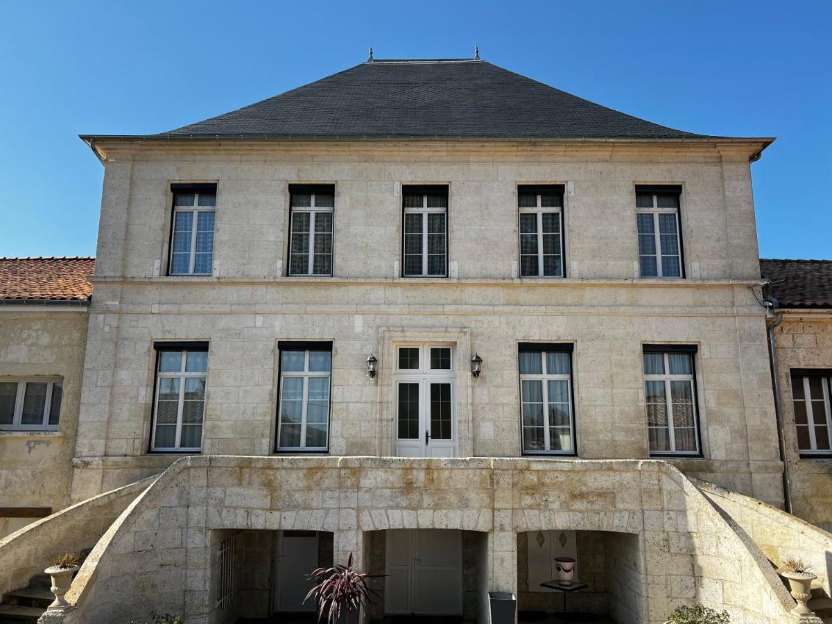 Domaine De Roullet Hotel Exterior photo